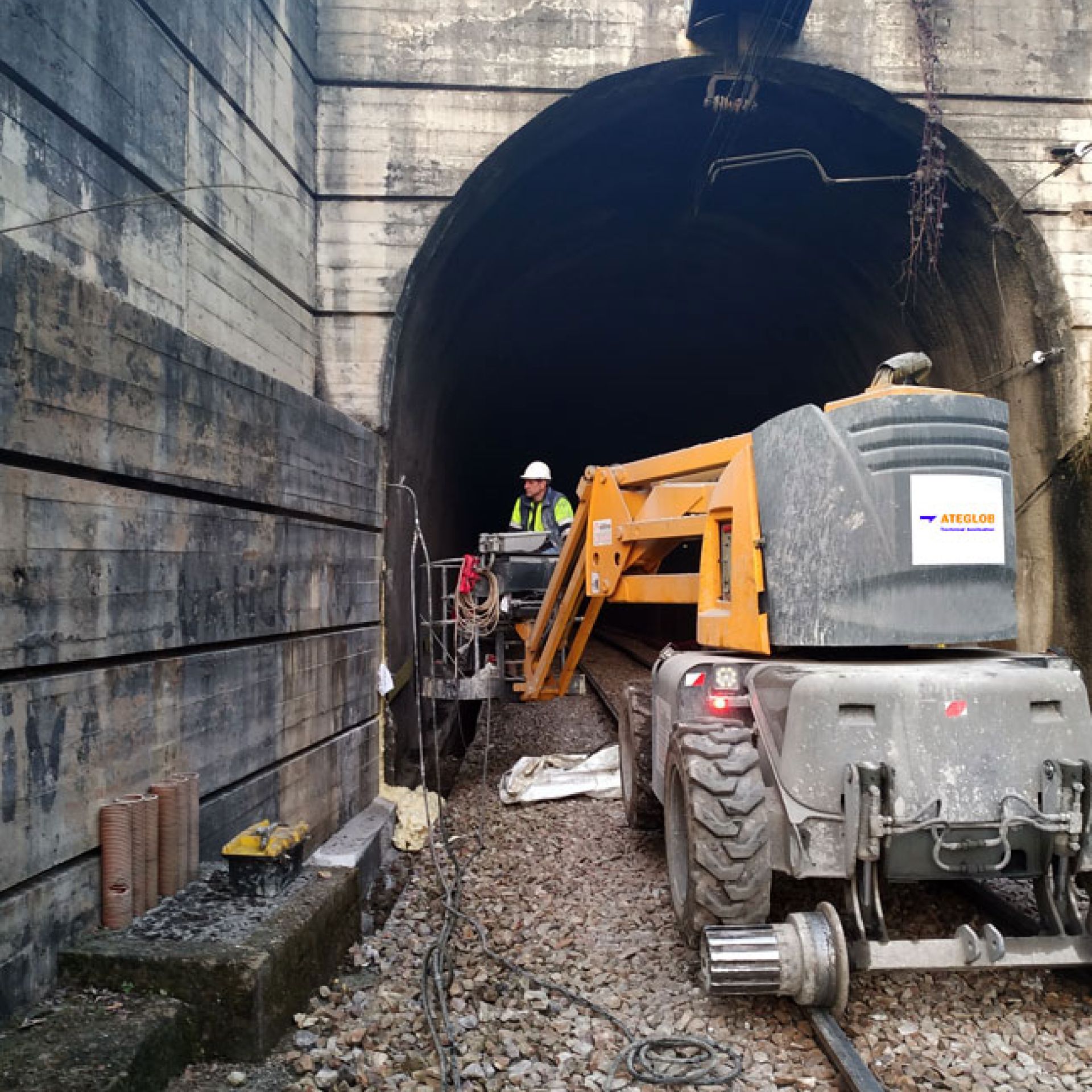 Túnel de línea ferroviaria